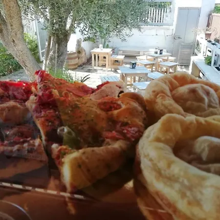 Kamp alanı Sosta Camper La Specchia *